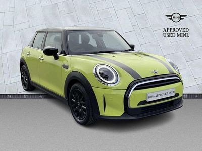 Begagnad Mini Cooper Classic 134 HK (98 kW) 2023 Gul Halvkombi