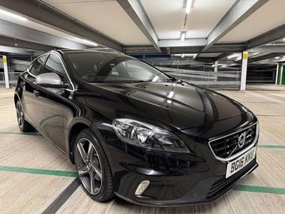 Begagnad Volvo V40 R-Design 120 HK (88 kW) 2016 Svart Halvkombi