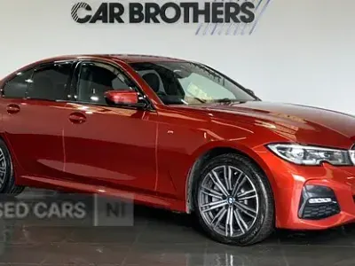 Begagnad BMW 330e M Sport 2021 Orange Sedan