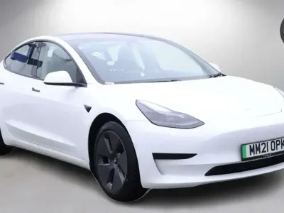 Used Tesla Model 3 Standard Range Plus 366 kW (498 HP) 2021 White Sedan