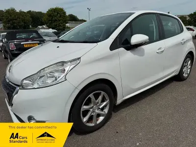 Used Peugeot 208 Active 82 HP (60 kW) 2014 White Hatchback