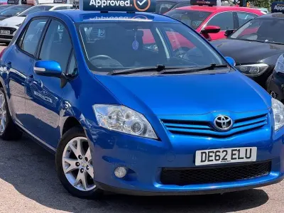 Used Toyota Auris 132 HP (97 kW) 2012 Blue Hatchback
