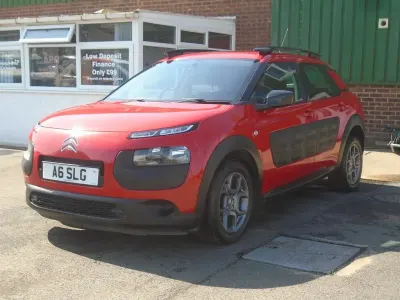 Used Citroën C4 Cactus Feel 100 HP (73 kW) 2015 Red Hatchback