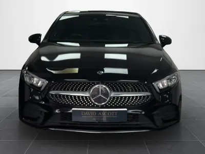 Begagnad Mercedes A180 AMG line 2019 Svart Halvkombi
