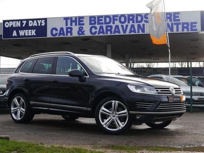 Deep black pearl Used 2016 VW Touareg R-line Plus SUV | £17,695 (Fair price)