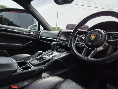 Used Porsche Cayenne 385 HP (283 kW) 2016 White SUV