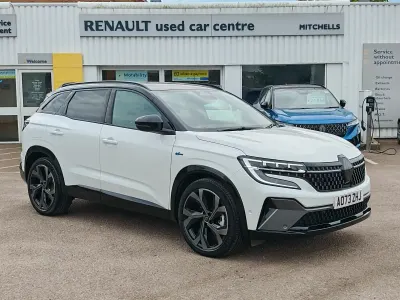Used Renault Austral Techno Esprit Alpine 200 HP (147 kW) 2023 White with black roof  SUV