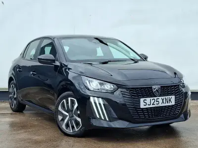 Käytetty Peugeot 208 Style 101 HP (74 kW) 2025 Musta Viistoperä