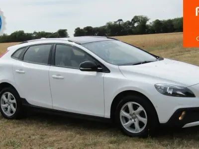 Used Volvo V40 SE 2013 White Hatchback