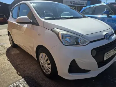 Gebraucht Hyundai i10 SE 87 PS (63 kW) 2017 Weiß Kleinwagen