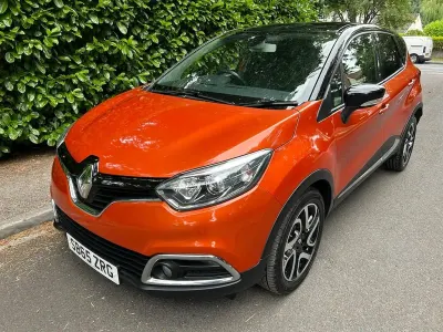 Used Renault Captur Dynamique 90 HP (66 kW) 2015 Orange SUV