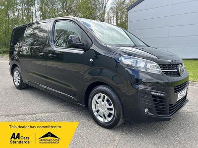Second-hand Vauxhall Vivaro Sportive 120 CP (88 kW) 2021 Negru Monovolum