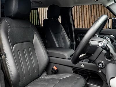 Used Land Rover Defender SE 2021 Black SUV