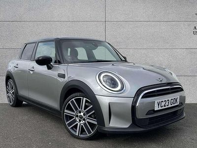 Begagnad Mini Cooper Exclusive 134 HK (98 kW) 2023 Silver Halvkombi