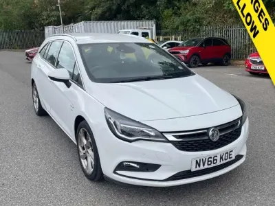 Used Vauxhall Astra SRi 136 HP (100 kW) 2017 White Estate