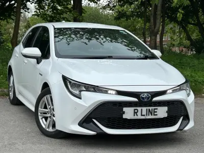 Used Toyota Corolla 122 HP (89 kW) 2020 White Hatchback