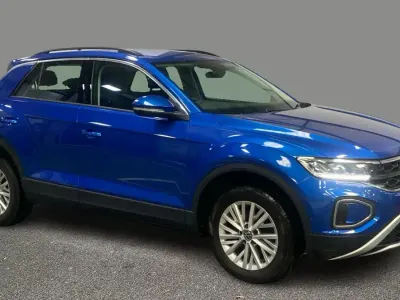 Usado VW T-Roc Life 110 HP (80 kW) 2023 Azul SUV