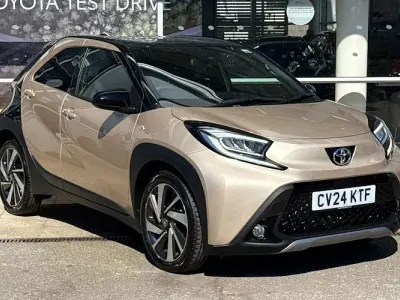 Used Toyota Aygo X 72 HP (52 kW) 2024 Beige SUV