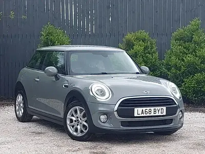 Begagnad Mini ONE 102 HK (75 kW) 2018 Grå Halvkombi