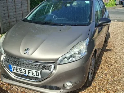 Used Peugeot 208 Allure 82 HP (60 kW) 2013 Brown Hatchback