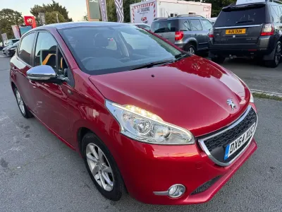 Used Peugeot 208 Style 82 HP (60 kW) 2014 Red Hatchback
