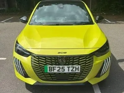 Used Peugeot e-208 GT 113 kW (154 HP) 2025 Yellow Hatchback