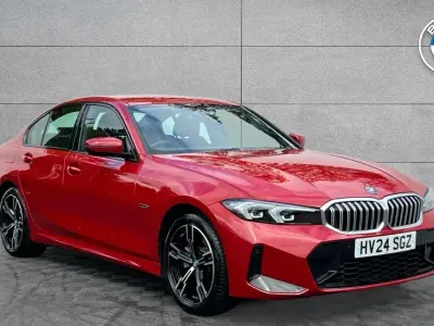 Begagnad BMW 330e M Sport 292 HK (214 kW) 2024 Röd Sedan