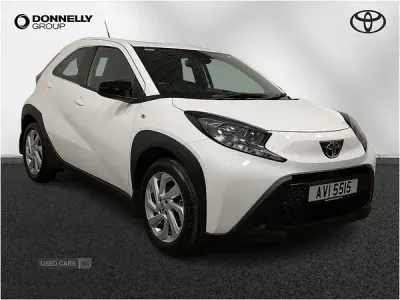 Używany Toyota Aygo X PURE 72 KM (52 kW) 2024 Biały SUV