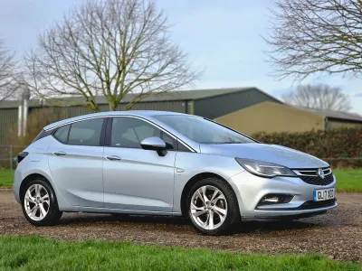 Second-hand Vauxhall Astra SRi 150 CP (110 kW) 2017 Argintiu Hatchback