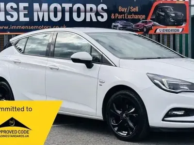 Begagnad Vauxhall Astra SRi 2016 Vit Halvkombi