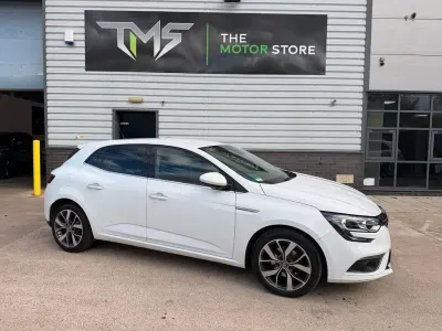 Used Renault Mégane IV Dynamique 130 HP (95 kW) 2017 White Hatchback