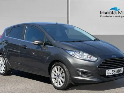 Usado Ford Fiesta Titanium 125 HP (91 kW) 2016 Cinzento Citadino