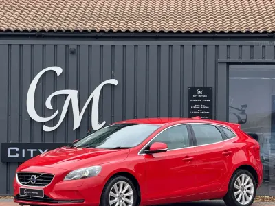 Usado Volvo V40 SE 2013 Rojo Familiar