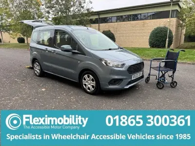Usado Ford Tourneo Courier 2020 Azul Monovolume