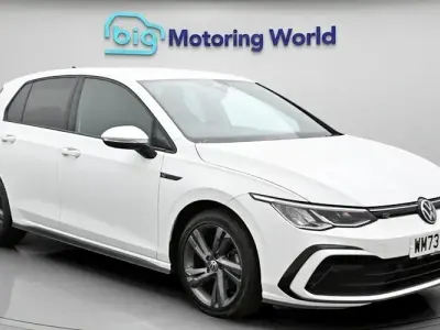 Second-hand VW Golf VIII R-line 150 CP (110 kW) 2023 Alb Hatchback