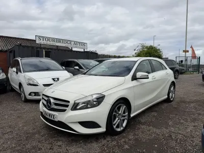 Używany Mercedes A180 109 KM (80 kW) 2014 Biały Hatchback