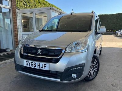 Begagnad Peugeot TePee Allure 100 HK (73 kW) 2016 Silver Minibuss