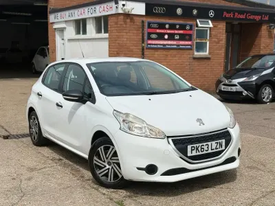 Used Peugeot 208 Access 68 HP (50 kW) 2013 White Hatchback