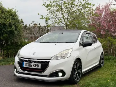 Usado Peugeot 208 Prestige 208 HP (152 kW) 2016 Branco Citadino