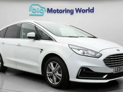 Begagnad Ford S-MAX Titanium 150 HK (110 kW) 2019 Minibuss
