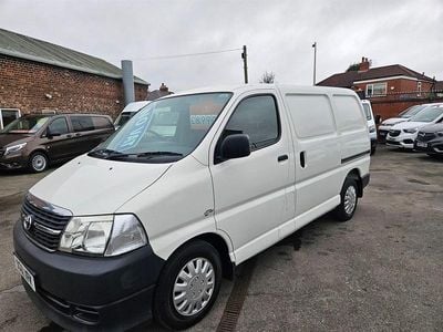 Used Toyota HiAce 95 HP (69 kW) 2011 White Van