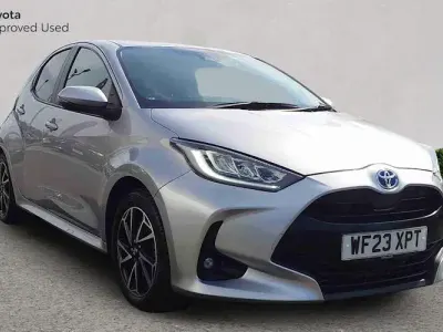 Used Toyota Yaris Design 116 HP (85 kW) 2023 Silver Hatchback