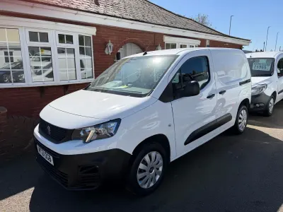 Begagnad Peugeot Partner 131 HK (96 kW) 2021 Vit Minibuss