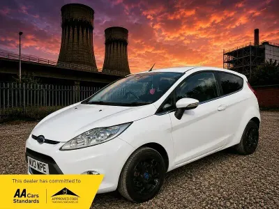 Used Ford Fiesta Zetec 96 HP (70 kW) 2012 White