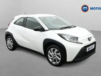 Used Toyota Aygo X PURE 72 HP (52 kW) 2023 White SUV