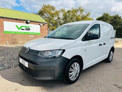 Begagnad VW Caddy S 102 HK (75 kW) 2021 Vit Minibuss