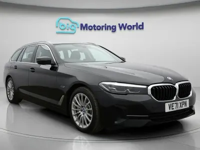 Usado BMW 530e 292 CV (214 kW) 2022 Negro Familiar