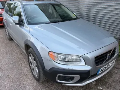 Usado Volvo XC70 SE Lux 175 CV (128 kW) 2009 Plateado Familiar