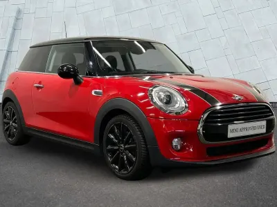 Begagnad Mini Cooper Hatch 134 HK (98 kW) 2018 Röd Halvkombi