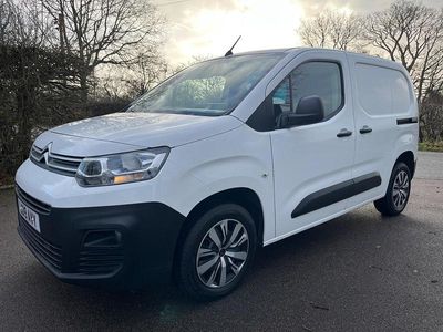 Used Citroën Berlingo Start 100 HP (73 kW) 2019 White MPV